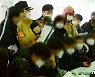 광주 아파트 붕괴사고 나흘째.."초조하지만 희망끈 놓지 않아"