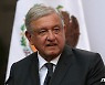 '2번 확진' 멕시코 대통령 "코로나, 사라지고 있다" 자신감
