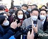 이재명 대선 후보 '인천 시민들과 찰칵'