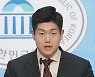 이재명 "학교 운동부 살리겠다" 김재섭 "학생운동 말곤 아는 것 없어"
