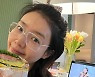 채정안, 샌드위치 반쪽으로 배부른가..이러니 살 안 찌지