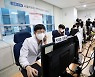 [사설] '전파 억제서 피해 최소화'로 방역정책 손질해야