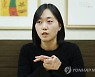 인터뷰하는 김한별 방송작가지부장