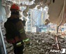 구조대원 205명 투입 첫 사망자 발견 지하1층 집중수색(종합)