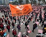 '민중총궐기' 대규모집회 개최.."대선서 민중 목소리 사라져"(종합)