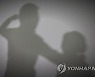 "닭 모이 안줘서 때렸다"..황당 이유로 아내 상습 폭행한 70대 남편
