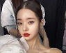 '솔로지옥' 송지아, 어깨 드러낸 과감한 패션..아찔한 레드 립