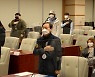 '국민의례 하는 김성주 더불어민주당 전북도당 도당위원장'