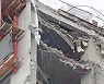[속보] 광주 신축 아파트 붕괴사고 현장서 실종자 수색작업 재개