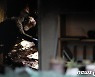 서울대 기숙사 화재..학생들 연기 흡입 병원 이송(종합)