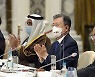 문 대통령, UAE 총리와 회담..한국형 요격 미사일 '천궁' 계약 체결