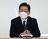 '김건희 녹취 방송' 앞두고..이재명 "특별한 의견 없다" vs 홍준표 "조국 진실 나오길 기대"