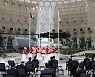 두바이 엑스포 한국의 날 문화공연 관람하는 문재인 대통령 내외