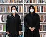 라티파 공주와 기념촬영하는 김정숙 여사