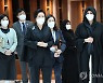 라티파 공주와 함께 입장하는 김정숙 여사