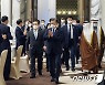 한-UAE 수소협력 라운드 테이블 참석하는 문재인 대통령