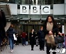 英 문화장관 "BBC 수신료 2028년 폐지"..심각한 타격 예상