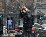 눈이 펄펄..옷깃은 꽁꽁 [포토뉴스]
