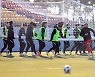 결전지 인도 도착한 여자 축구대표팀 선수 3명, 코로나19 확진