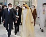 아부다비 공항 피습..문대통령은 두바이서 정상 일정