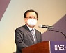 김부겸 "백신 맞으면 몸에 미생물 돌아다닌다는 사람 많아"