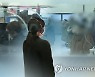 '흡연이냐, 뛰어내리느냐'..콜센터 상담사를 병들게 하는 것들