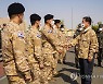 문대통령 순방 수행 정의용 장관, 아크부대 방문