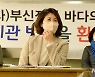 '환하게 웃는 이재명 후보 배우자 김혜경 씨'