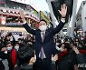 尹, '충청대통령' 환호에 "대전·세종 실질적 수도로"..李 회동제안은 일축(종합)