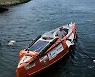 노 저어 대서양 횡단하던 75살 프랑스 탐험가, 카누 전복돼 사망