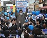안성 시민들에게 연설하는 이재명 후보
