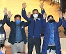 인사하는 강원선대위 위원장들