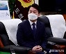 경남도의회 방문한 안철수 후보