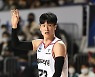 '전성현 역전 3점포' 인삼공사, KCC 잡고 2연패 탈출(종합)