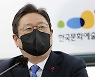 외로움 느끼는 국민 늘었다..정부, 대응책 논의