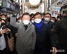 윤호중 원내대표와 구리전통시장 찾은 이재명 후보