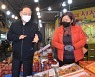 홍남기 "17개 성수품 중 15개 가격 하락..설까지 집중관리"