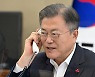코로나19 관련 현장 의료진 격려하는 문 대통령