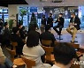 북 콘서트 참석해 축사하는 이준석