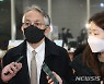 기자들 질문에 묵묵부답