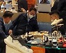 "대통령 부부 직접 쇼핑"..시민이 먼저 포착한 첫 주말 코스는