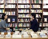 '일하고 일하고 사랑을 하고' 시인 최지인