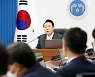 [사설]윤 대통령은 언제까지 연고·측근 인사만 할 건가