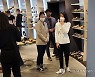 윤석열 대통령과 신발 구매 나선 김건희 여사