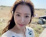 김우빈이 꽂아줬나? 한지민, 5대5 가르마 딱 한 가운데 꽂아도 예쁘네!
