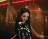 효연, 강렬한 M/V 티저.."사냥감을 노리는 포식자"