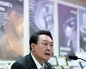 '탈원전' 뒤집기 시작된다..정부 "해외 원전 수주 총력"
