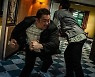 '범죄도시2' 흥행 시동..닥터 스트레인지 밀고 '예매율 1위'