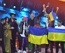 [포토] 유로비전 대상받은 우크라 6인조 밴드 "조국을 도와주세요"