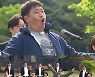 '1박 2일' 멤버들 찾아온 대규모 합창단? 문세윤 "이게 무슨 상황"
